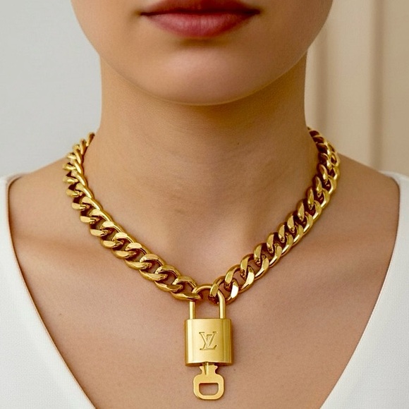 Louis Vuitton Jewelry - Luxurious Authentic Louis Vuitton Gold Padlock Key Necklace Complimentary
